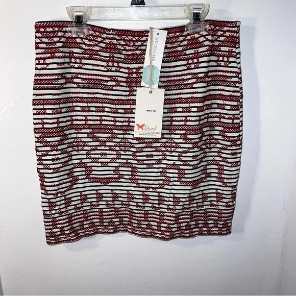 THML,Brandi,S, geometric Aztec pattern embordered,lined mini skirt - Picture 2 of 10